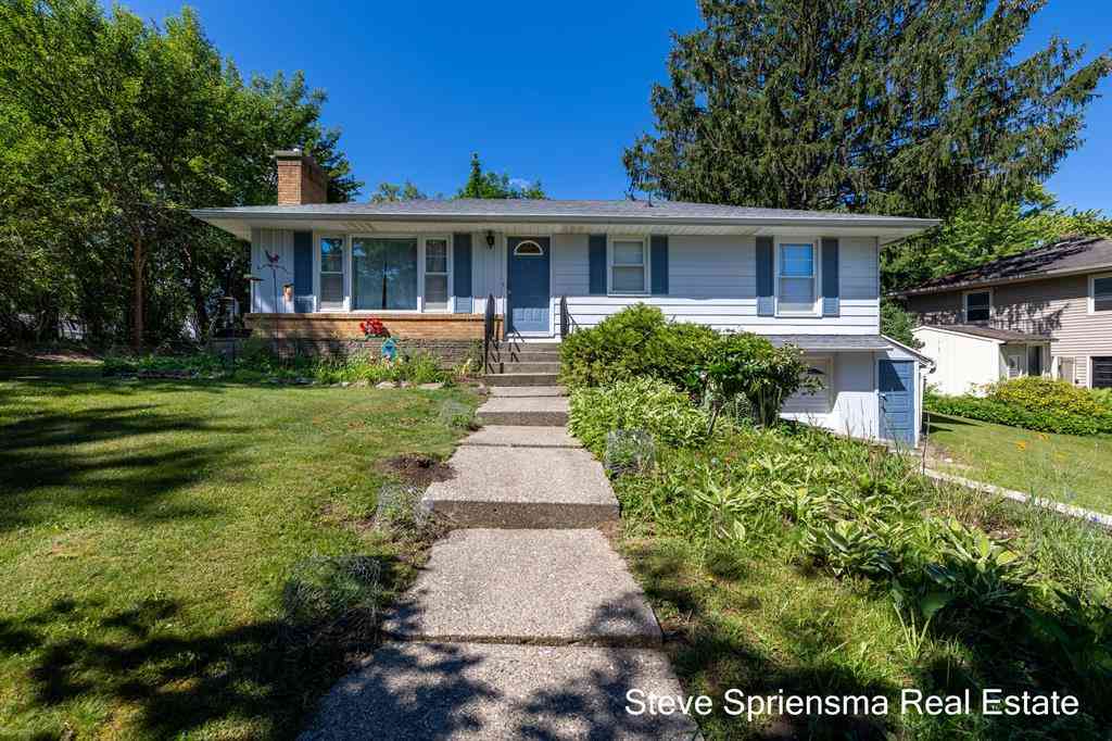 Homes For Sale - 1355 Derby Drive Nw NW<br/> Grand Rapids, MI 49504