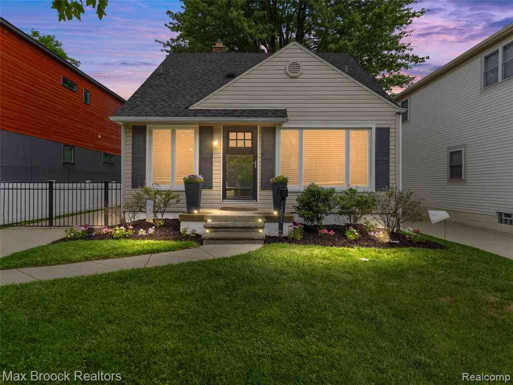 Homes For Sale - 1201 Cole Street <br/> Birmingham, MI 48009