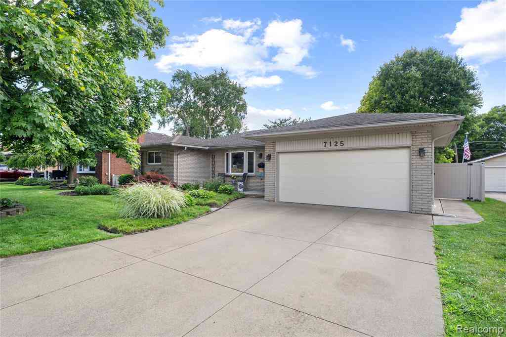 Homes For Sale - 7125 Highview Street <br/> Dearborn Heights, MI 48127