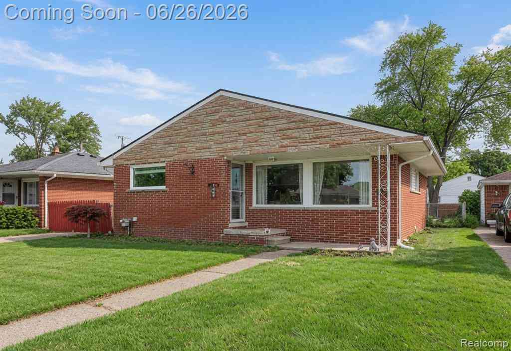 Homes For Sale - 7660 Louise Court <br/> Westland, MI 48185