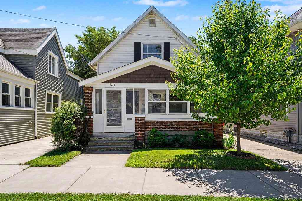 Homes For Sale - 1030 Logan Street Se SE<br/> Grand Rapids, MI 49506