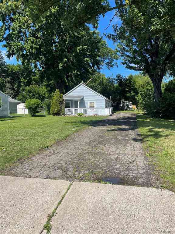 Homes For Sale - 1093 Meadowlawn Drive <br/> Pontiac, MI 48340