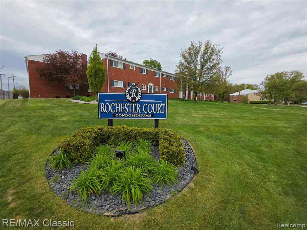 Condo For Sale - 1101 Tienken Court  #206<br/> Rochester, MI 48306