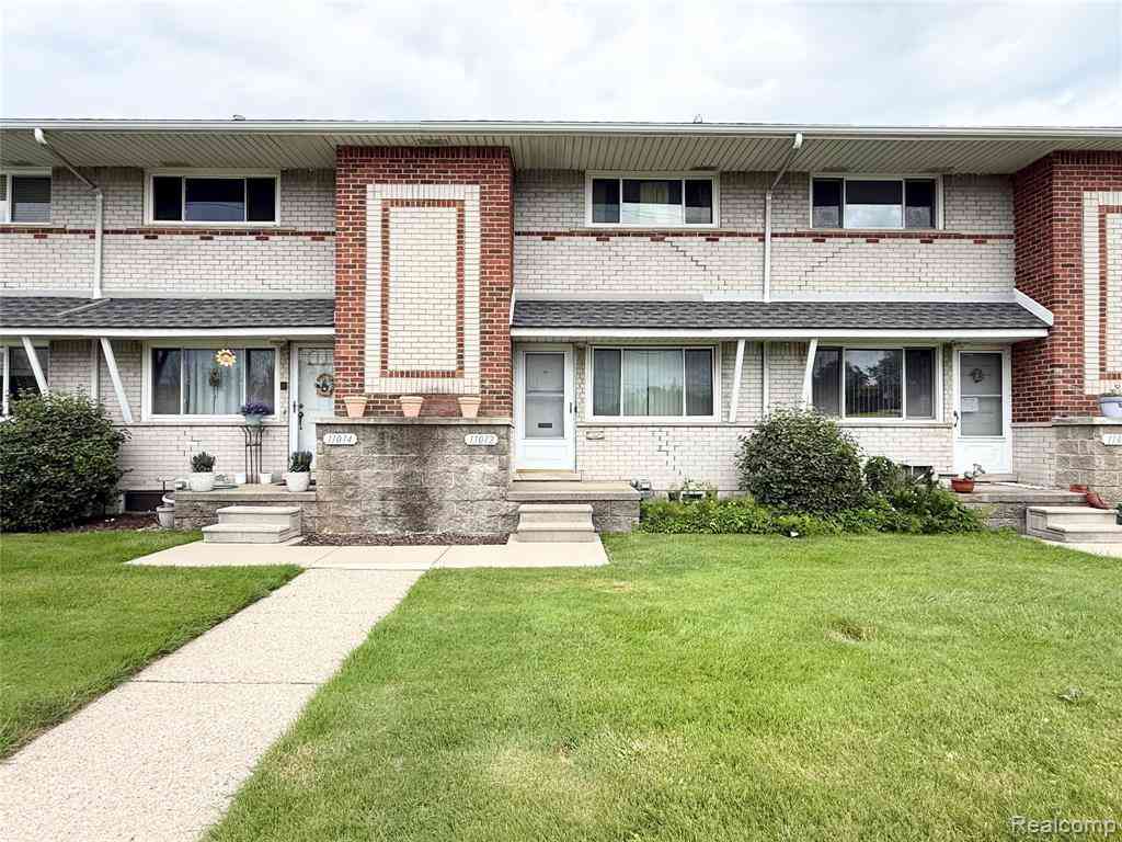 Condo For Sale - 11012 Middlebelt Road <br/> Livonia, MI 48150