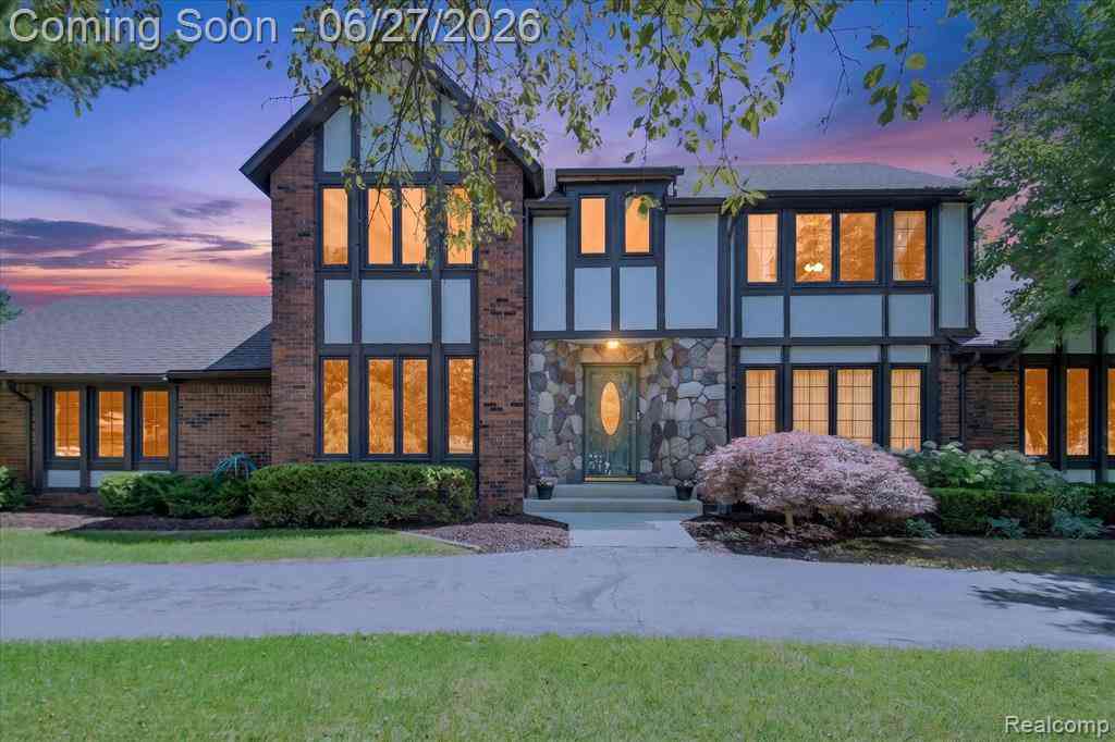 Homes For Sale - 30150 Ardmore Drive <br/> Farmington, MI 48334