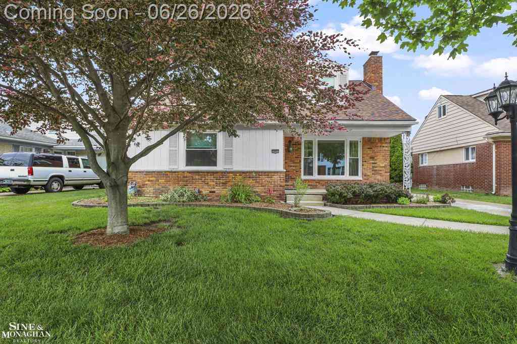 Homes For Sale - 20631 Wedgewood Drive <br/> Wayne County, Grosse Pointe Woods, MI 48236