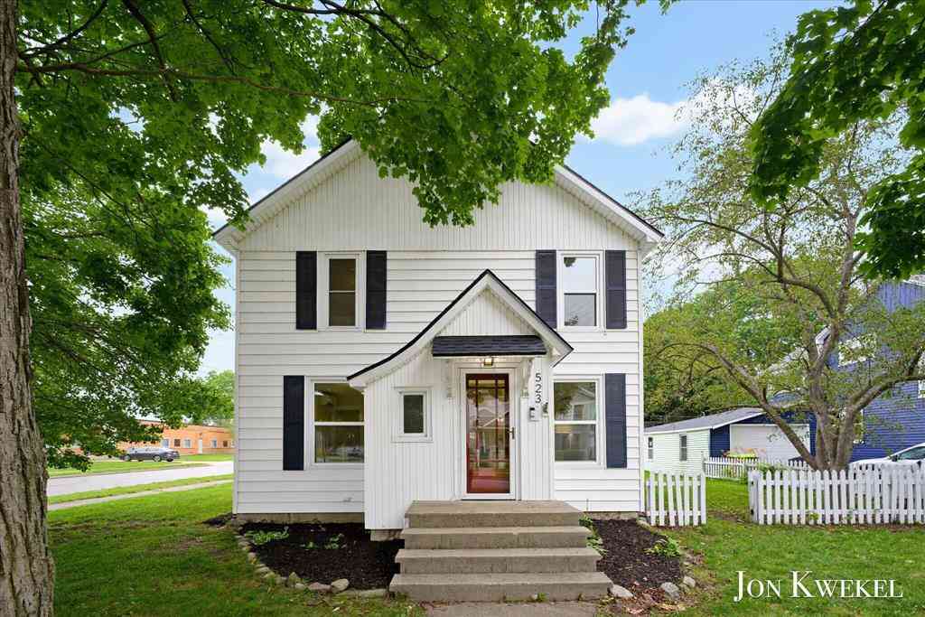 Homes For Sale - 523 Elm Street Se SE<br/> Lowell, MI 49331