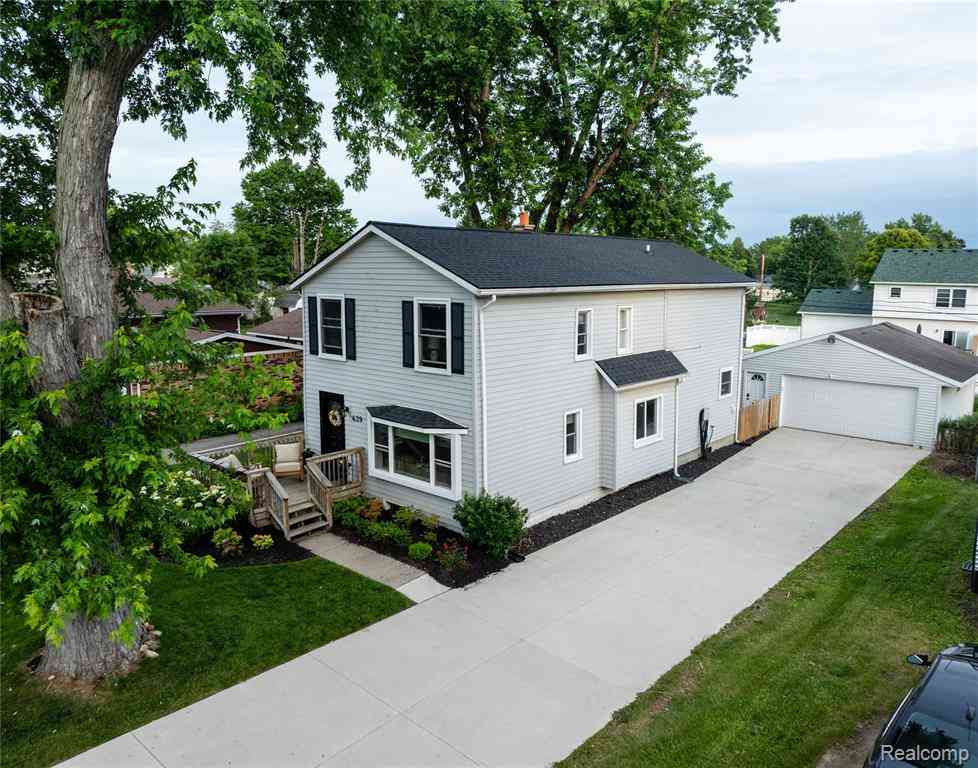 Homes For Sale - 429 Dorothy Street <br/> Oakland County, South Lyon, MI 48178