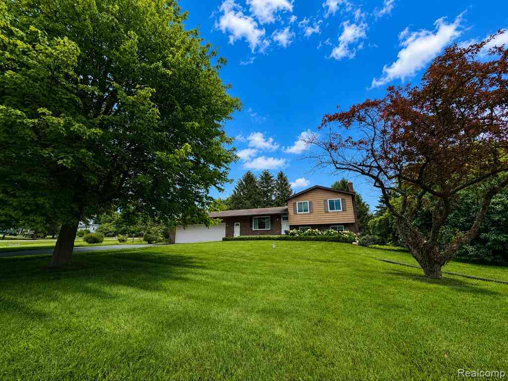 Homes For Sale - 977 Mary Drive <br/> Lapeer, MI 48446