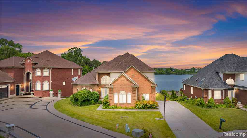 Homes For Sale - 2651 Erma Drive <br/> Macomb County, Utica, MI 48317