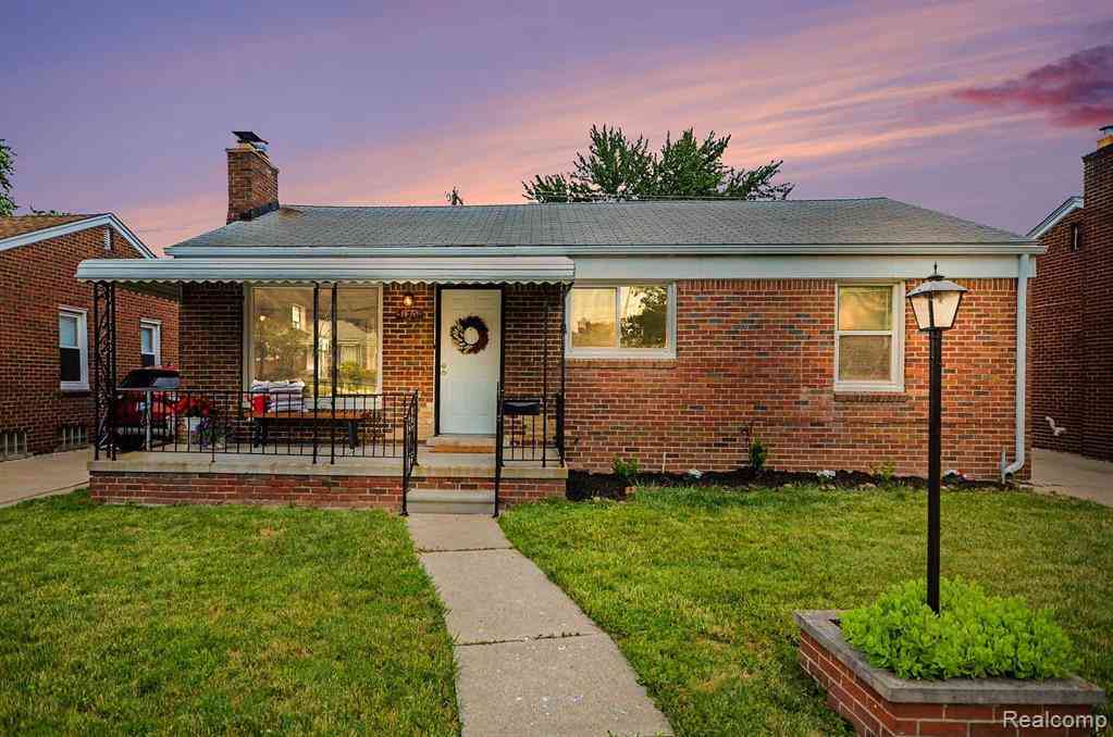 Homes For Sale - 21701 Sunnyside Street <br/> Saint Clair Shores, MI 48080