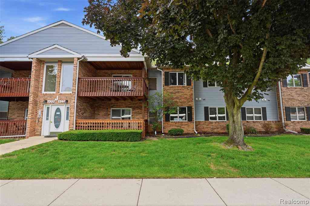 Condo For Sale - 1326 Shoemaker Drive  #52<br/> Westland, MI 48185
