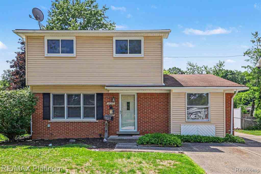 Homes For Sale - 30203 S Stockton Drive  <br/> Farmington, MI 48336