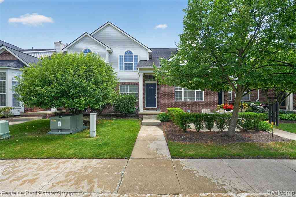 Condo For Sale - 14203 Adri Circle <br/> Oakland County, Walled Lake, MI 48390