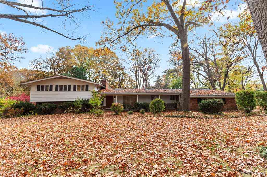 Homes For Rent - 4966 Whispering Pine Lane <br/> Bloomfield Hills, MI 48302