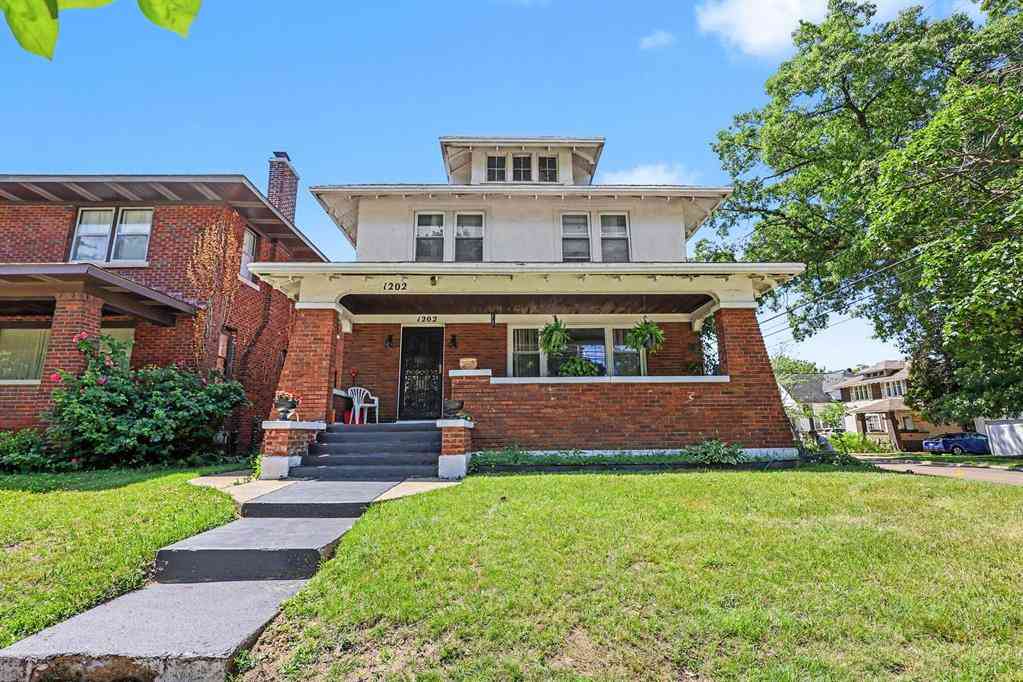 Homes For Sale - 1202 Alexander Street Se SE<br/> Grand Rapids, MI 49506