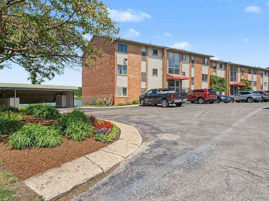 Condo For Sale - 1974 Klingensmith Road  #4<br/> Bloomfield Hills, MI 48302