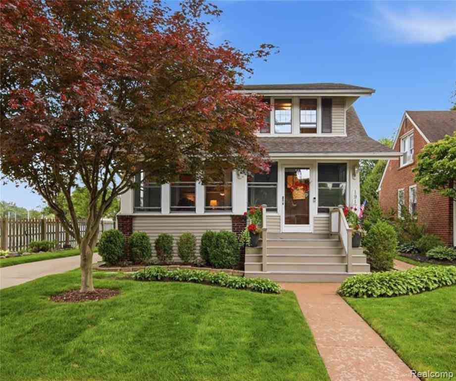 Homes For Sale - 1917 Clawson Avenue <br/> Royal Oak, MI 48073