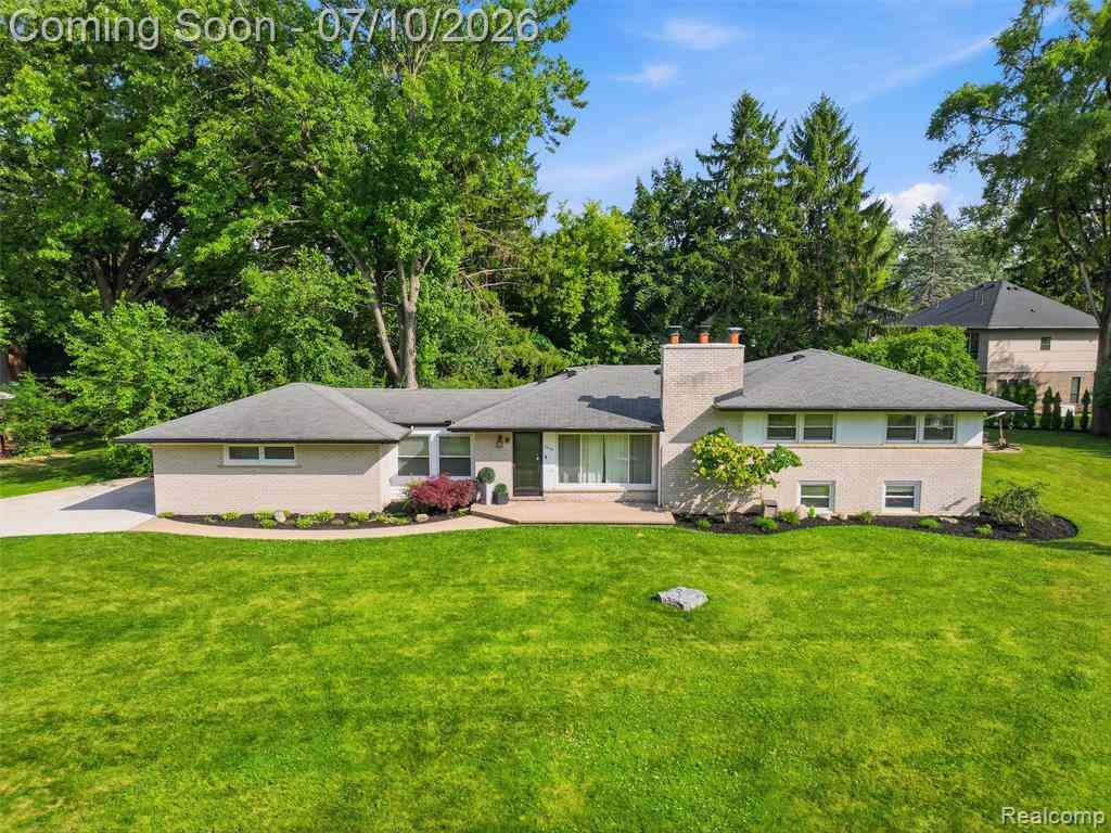 Homes For Sale - 24741 Tudor Lane <br/> Franklin, MI 48025