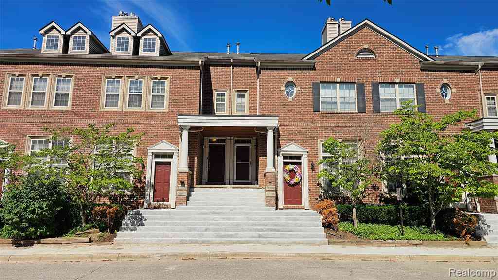 Condo For Rent - 16996 Farmington Road <br/> Wayne County, Livonia, MI 48154