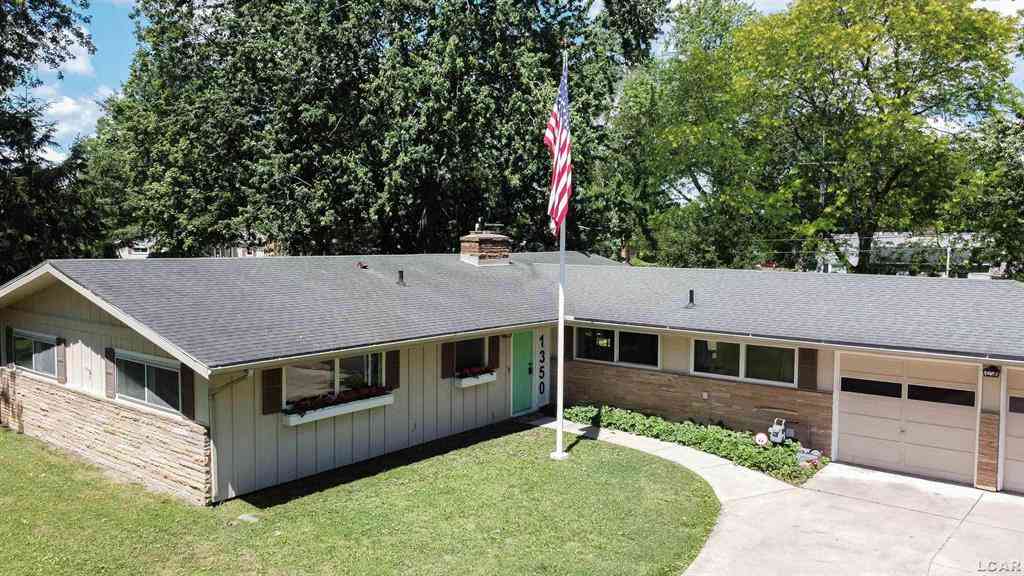 Homes For Sale - 1350 Westwood Drive <br/> Lenawee County, Adrian, MI 49221