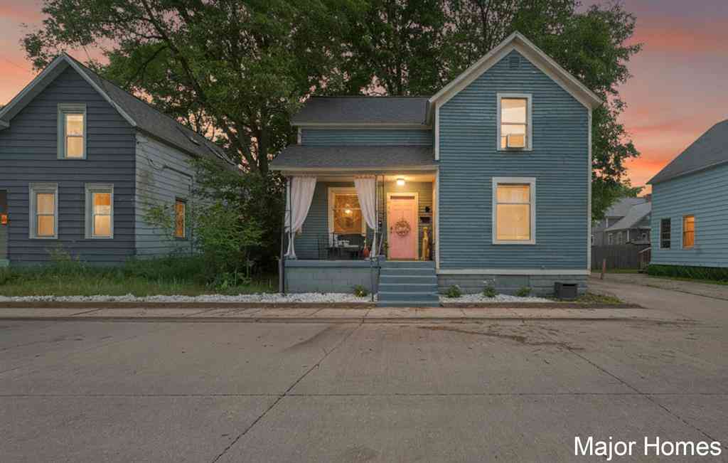 Homes For Sale - 323 Robey Place Se SE<br/> Grand Rapids, MI 49506