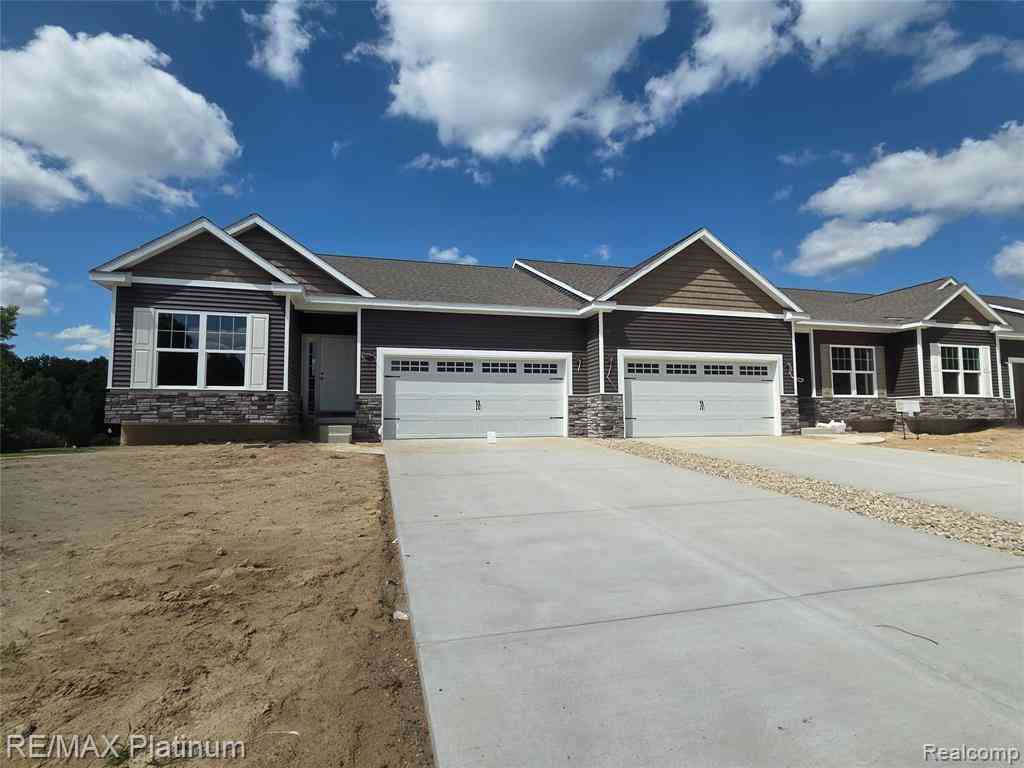 Condo For Sale - 856 Oakwood Circle  #44<br/> Fenton, MI 48430