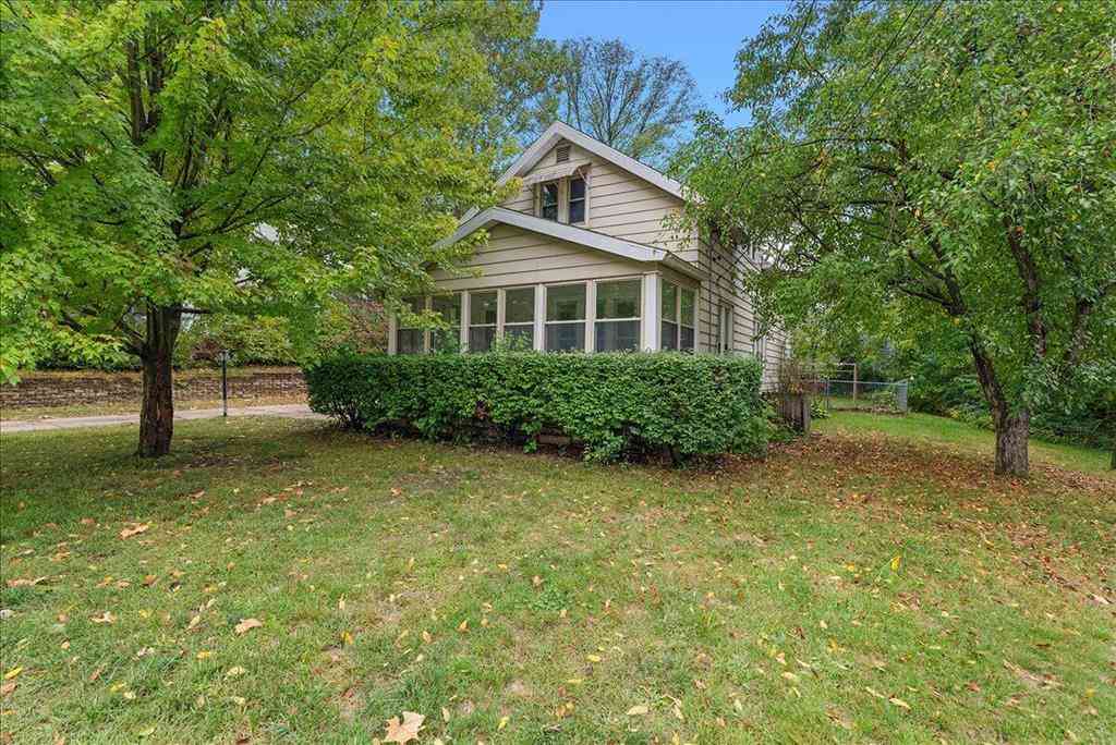 Homes For Sale - 2222 Hoyle Avenue Nw NW<br/> Grand Rapids, MI 49544