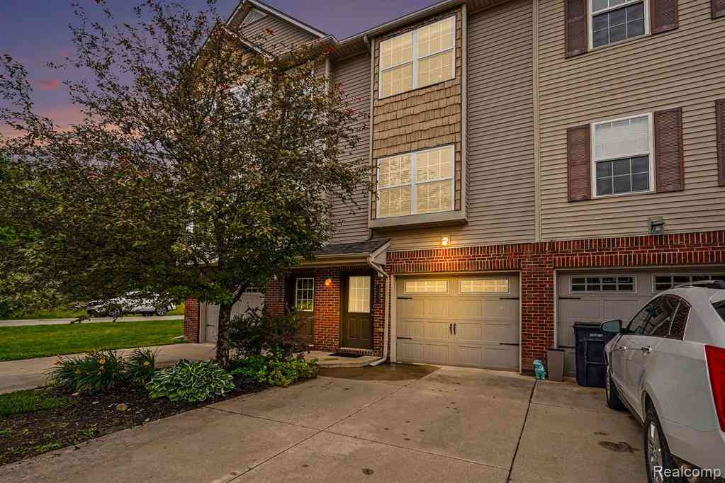 Condo For Sale - 2234 Knotty Pine Trail <br/> Howell, MI 48855