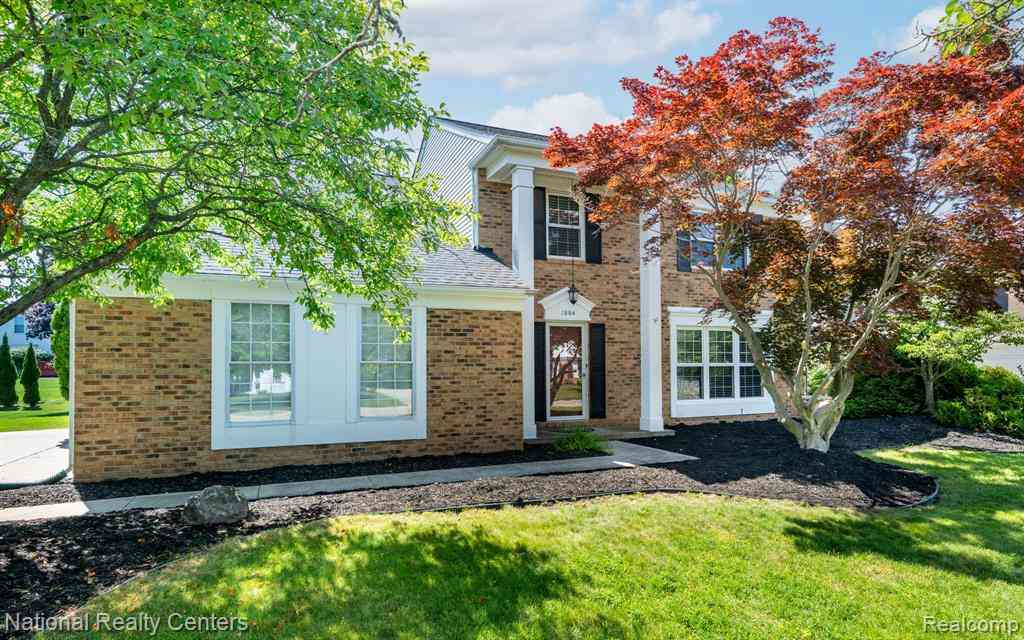 Homes For Sale - 1884 Charrington Drive <br/> West Bloomfield, MI 48324