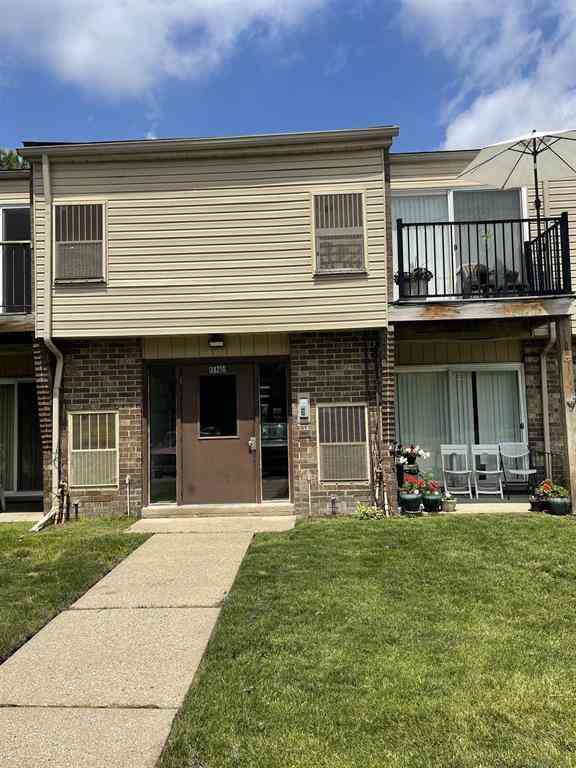 Condo For Sale - 38210 Fairway Court <br/> Macomb County, Clinton Township, MI 48038