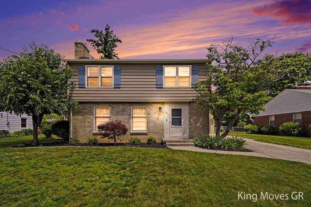 Homes For Sale - 1821 Eastbrook Street Se SE<br/> Grand Rapids, MI 49508