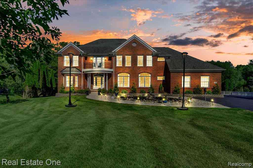 Homes For Sale - 33850 Braebury Ridge <br/> Farmington Hills, MI 48331