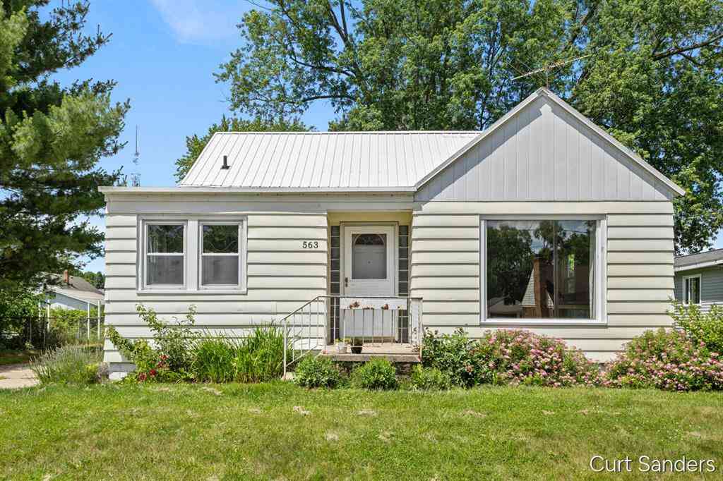Homes For Sale - 563 Ferris Street Nw NW<br/> Grand Rapids, MI 49544