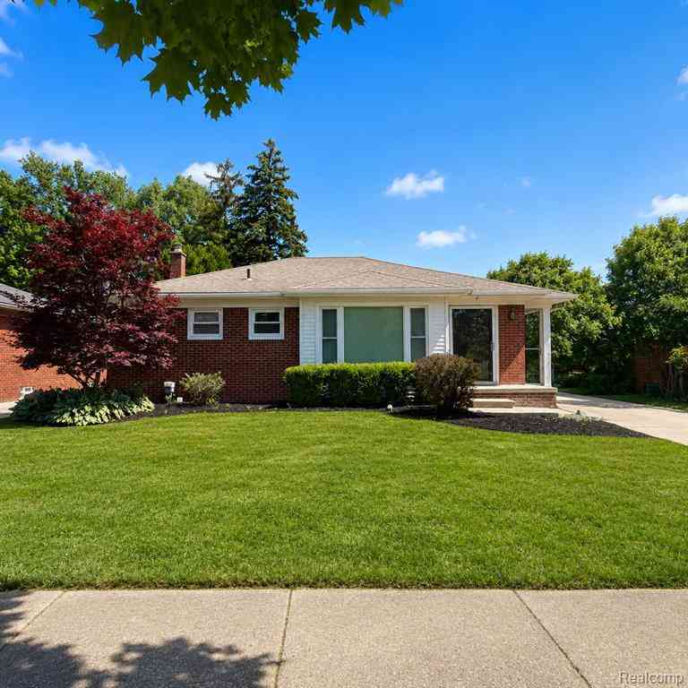 Homes For Sale - 21931 Mauer Street <br/> Saint Clair Shores, MI 48080