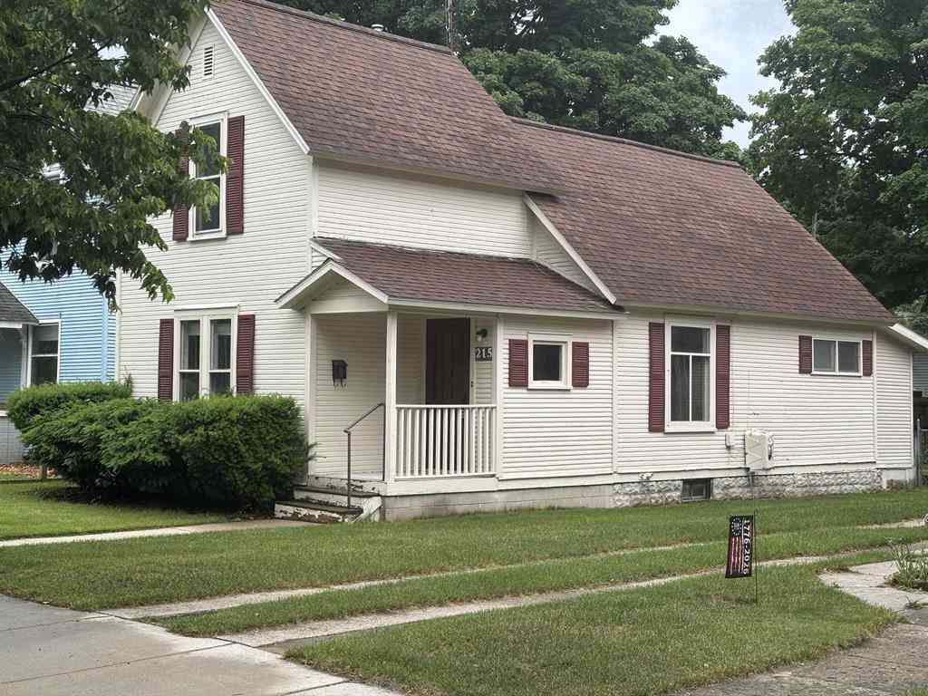 Homes For Sale - 215 W Tenth Street <br/> Traverse City, MI 49684