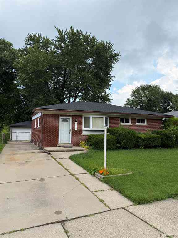 Homes For Sale - 23739 Lakewood Street <br/> Saint Clair Shores, MI 48082