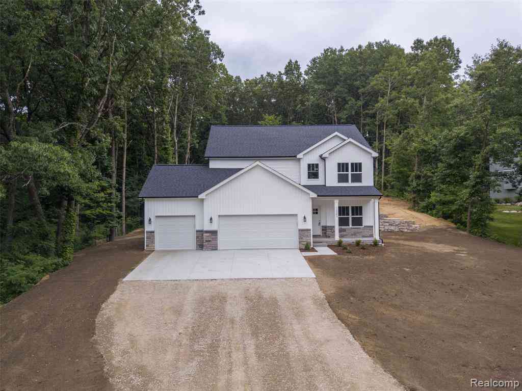 Homes For Sale - 16085 Catalpa Ridge Drive <br/> Holly, MI 48442