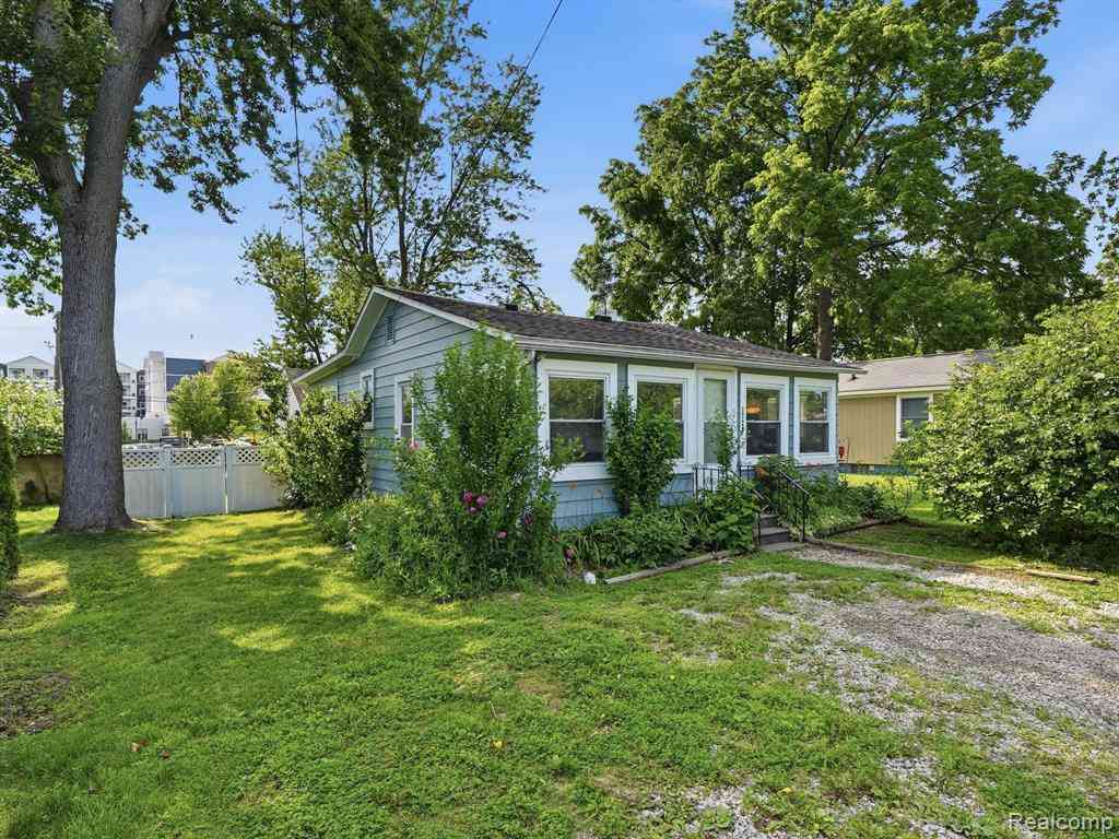 Homes For Sale - 1728 Beechcroft Street <br/> Oakland County, Keego Harbor, MI 48320