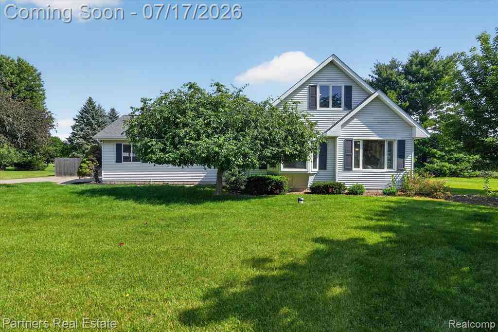 Homes For Sale - 9145 Apple Orchard Drive <br/> Livingston County, Fenton, MI 48430