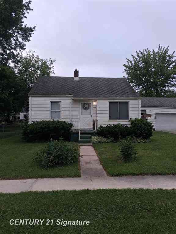 Homes For Sale - 3227 W Parkway Avenue <br/> Flint, MI 48504