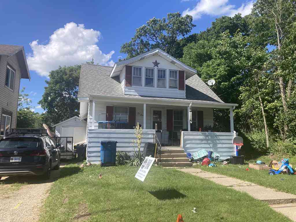 Homes For Sale - 611 Cliff Street <br/> Battle Creek, MI 49014