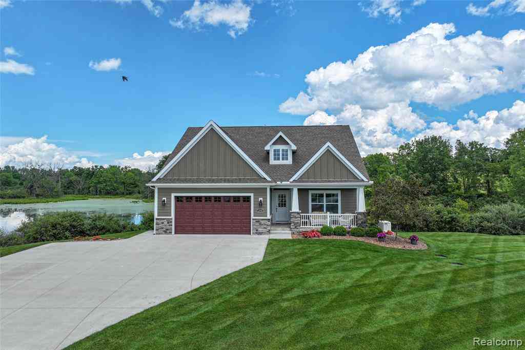 Homes For Sale - 4800 Chestnut Springs Drive <br/> Howell, MI 48843