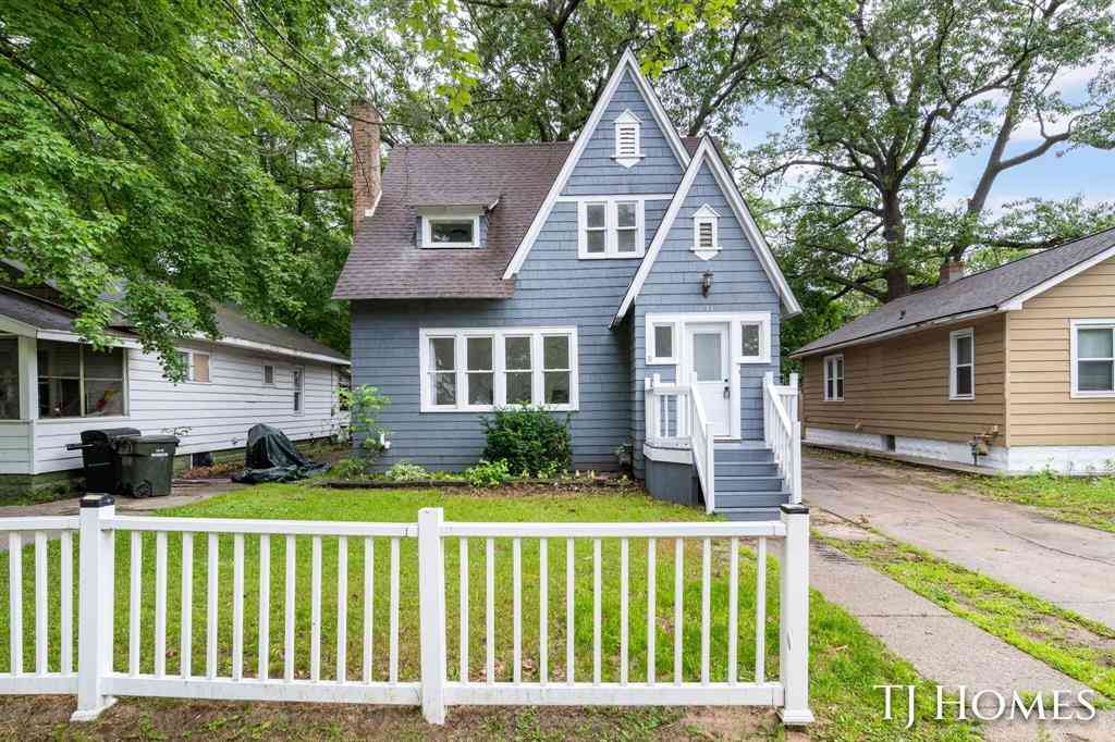 Homes For Sale - 1031 Ada Avenue <br/> Muskegon, MI 49442