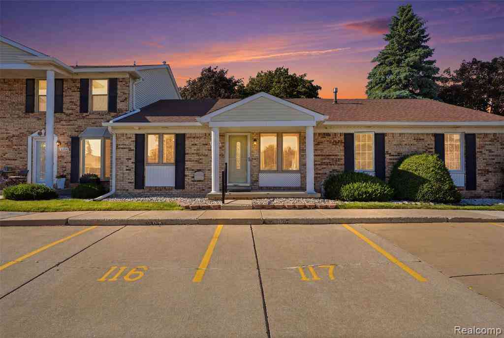 Condo For Sale - 18160 Raleigh Square Drive <br/> Wayne County, Southgate, MI 48195