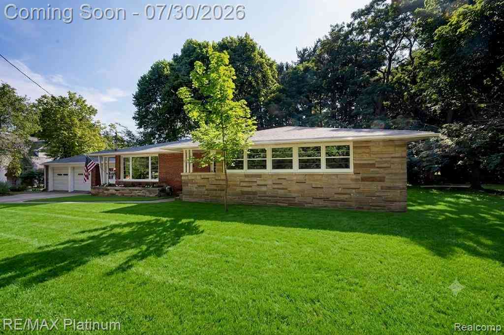 Homes For Sale - 640 N Adelaide Street <br/> Fenton, MI 48430