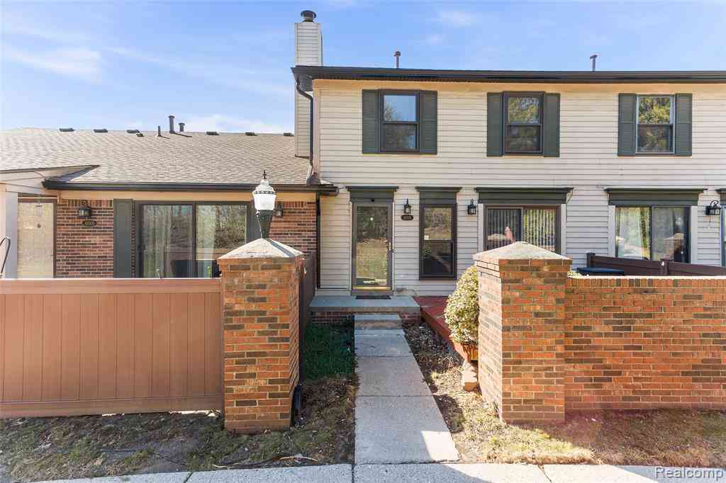 Condo For Sale - 41009 Southwind Drive <br/> Canton, MI 48188