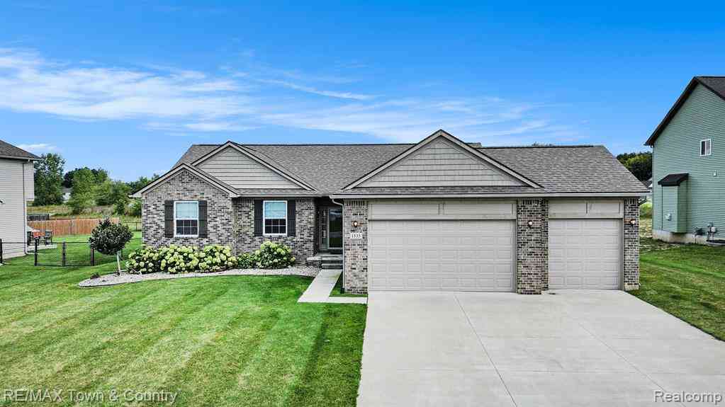 Homes For Sale - 1535 Woodlake Lane <br/> Grand Blanc, MI 48439