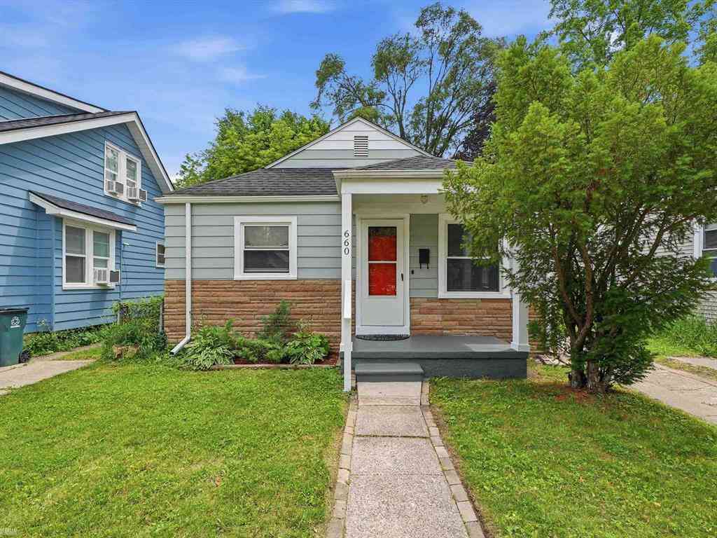 Homes For Sale - 660 E Marshall Street <br/> Ferndale, MI 48220