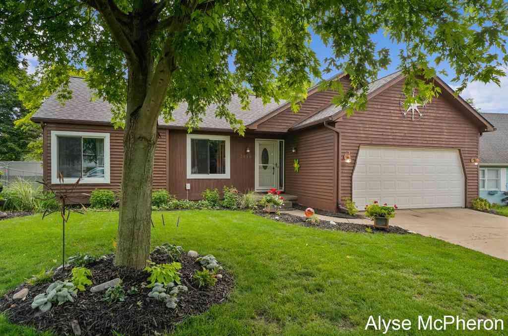 Homes For Sale - 3240 Sunrise Street Se SE<br/> Grand Rapids, MI 49508
